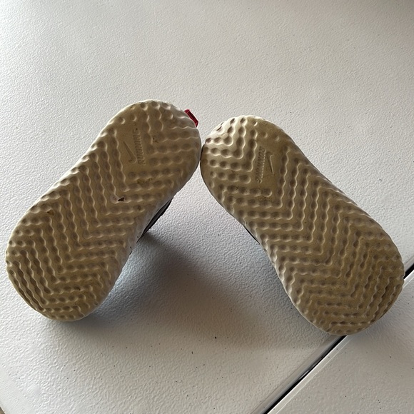 Nike - Toddler Shoe - Picture 4 of 4